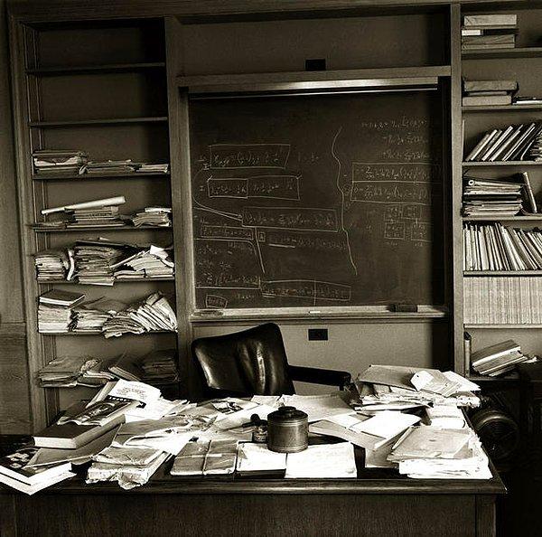 25. Einstein’ın öldüğü gün odası, 1955