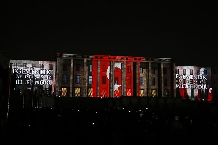 Meclis'te Işıklı 23 Nisan Gösterisi