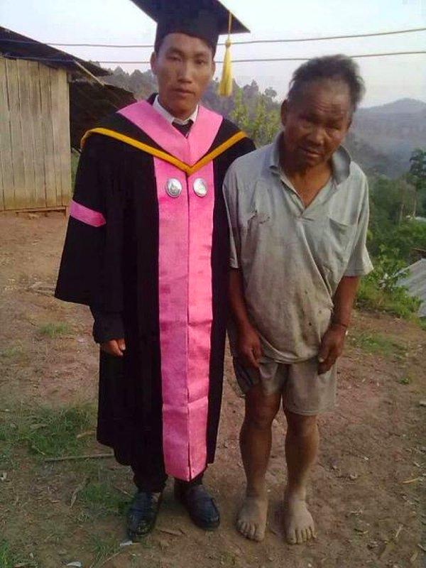 15. Fakir bir çiftçinin oğlu mezun oldu