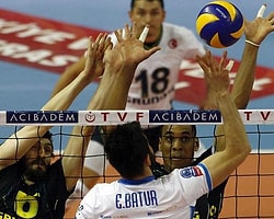 Halkbank, Fenerbahçe'ye Set Vermedi