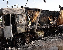 Şarj Cihazı Kısa Devre Yaptı, TIR ve Sürücüsü Yandı