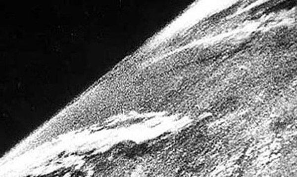 15. Uzaydan çekilen ilk dünya fotoğrafı, 1946 yılında Alman bilimadamları tarafından uzaya gönderilen uzay mekiği ile çekilmiş.