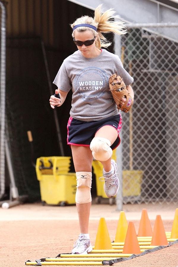 Reese Witherspoon-Yoga ve beyzbol