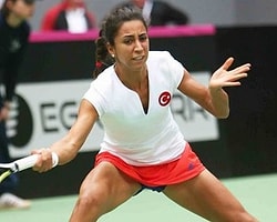 Çağla Büyükakçay Çeyrek Finalde