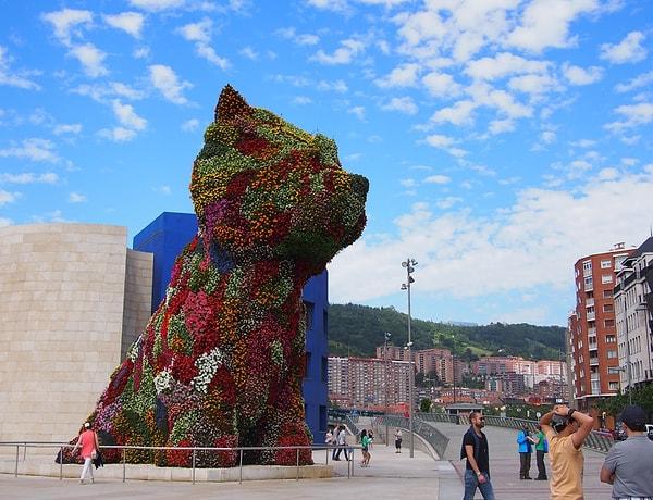 53. Jeff Koons Köpek Heykeli, Guggenheim Müzesi, Bilbao, İspanya