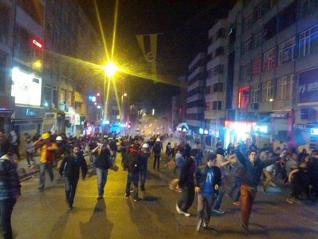 22:25 | Kadıköy'de polis müdahalesi başladı