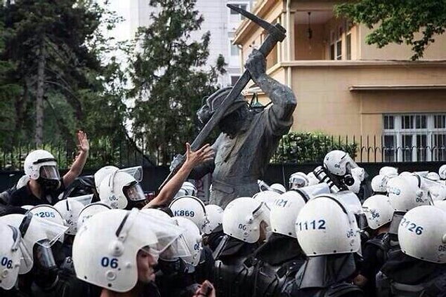 23. En azından madencinin önünde bu yapılmamalıydı
