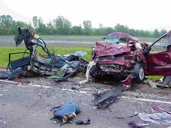 4. Trafik kazaları sebebiyle son 10 yılda 100.000 kişi
