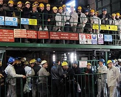 İş Bırakan Madencilerin Yevmiye Tepkisi