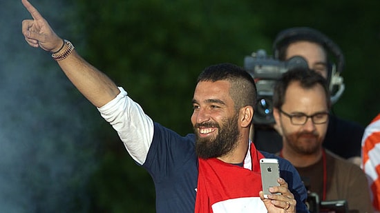 Arda Turan Şampiyonluğu Tarkan Şarkısıyla Kutladı