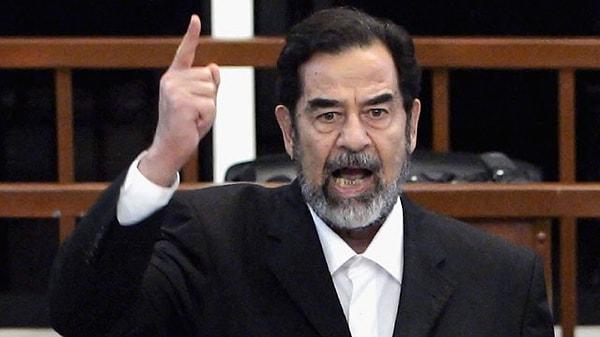 Irak Cumhurbaşkanı Saddam Hüseyin, Irak Savaşı sırasında ABD güçleri tarafından yakalandı ve üç yıl sonra insanlığa karşı işlediği suçlardan dolayı idam edildi.