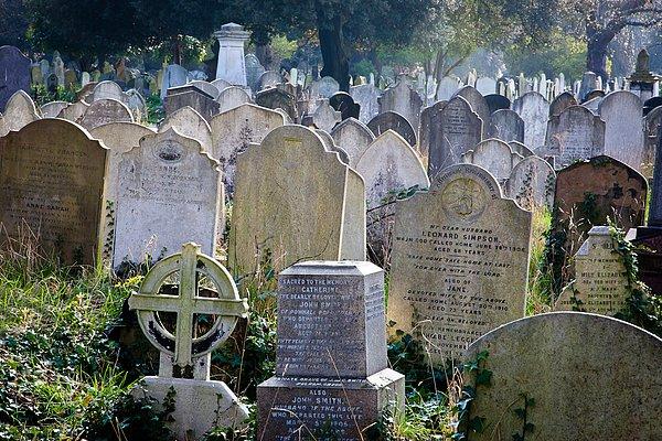6. En kalabalık mezarlık - Londra