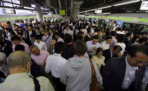 15. En kalabalık metro - Tokyo Metrosu
