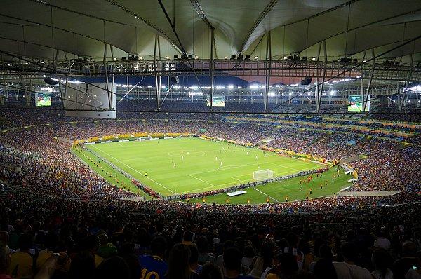 16. En kalabalık stadyum - Maracana