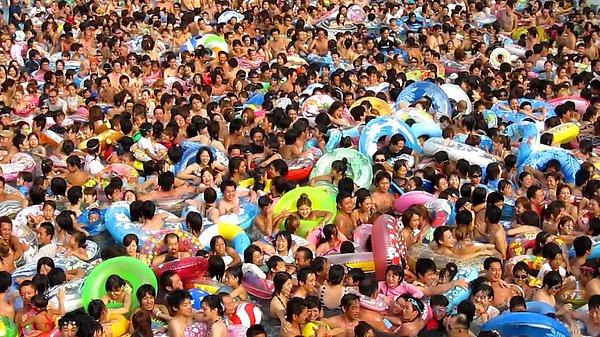 17. En kalabalık havuz - Tokyo Summerland