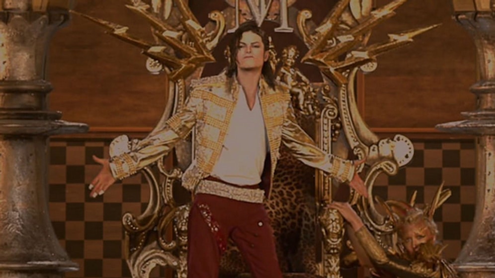 Michael Jackson Hologram ile Geri Döndü