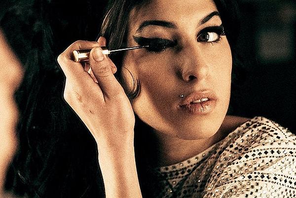 10. Amy Winehouse(14 Eylül 1983-23 Temmuz 2011)