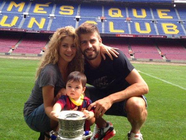 Futbolcu olan eşi Gerard Pique'nin kendisine ihanet ettiğini öğrenen Shakira, hemen boşanma davası açıp çocuklarının velayeti için savaşmıştı.
