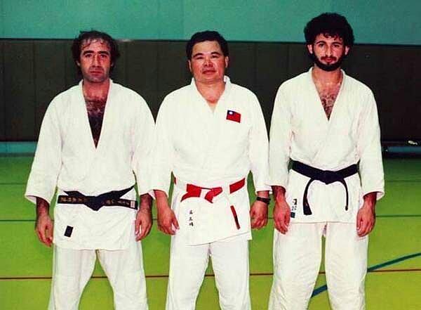 15. Bu judocuyu tanıdınız mı? Sağ baştaki arkadaş Usama Bin Ladin