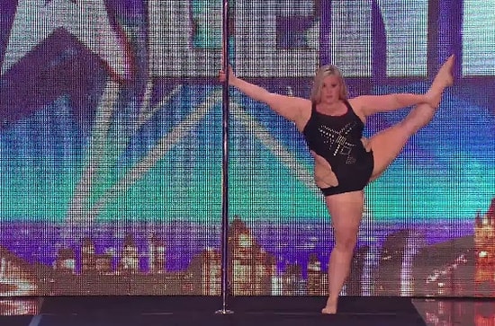 Seyircileri Şok Eden Direk Dansı Gösterisi