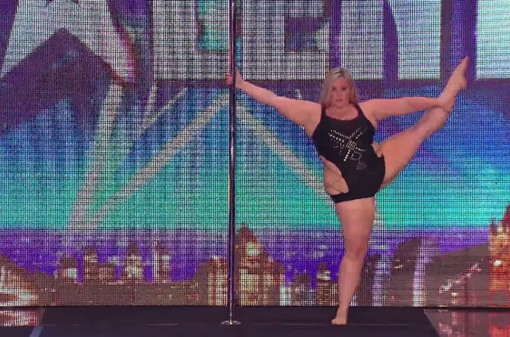 Seyircileri Şok Eden Direk Dansı Gösterisi