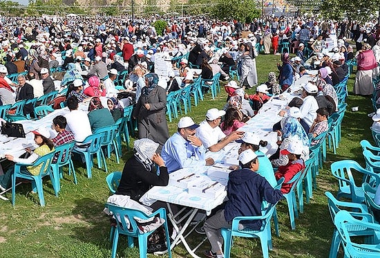'Dünyanın En Kalabalık Kahvaltı Sofrası' Rekoru Kırıldı