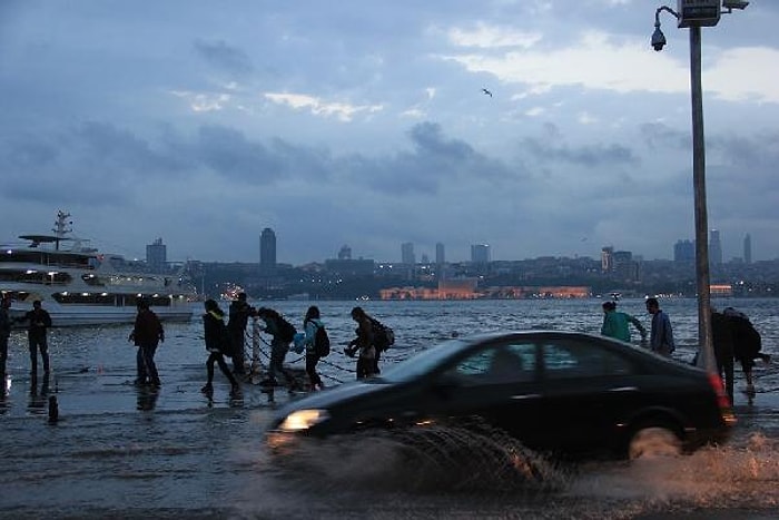 Üsküdar'da Yine 'Tsunami' Manzarası