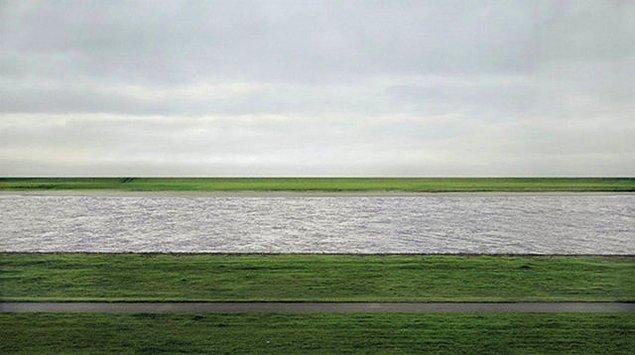1. Rhein II – Andreas Gursky (1999) 4,3 milyon dolar