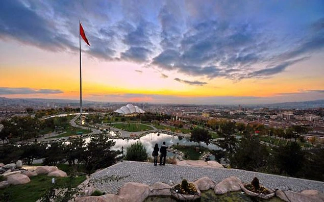 En yüksekte duran Türk bayrağı