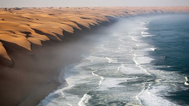 2. Namib Çölü'nün Atlantik Okyanusu'yla buluşma yeri - Swakop, Namibya