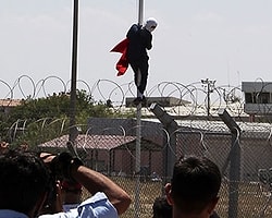 'Bayrak İndirme'de 3 Polis Görevden Alındı