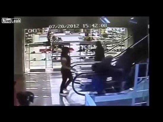 Yürüyen Merdivene Kapılıp Uçan Teyze - Yürüyen Merdiven Sörfü