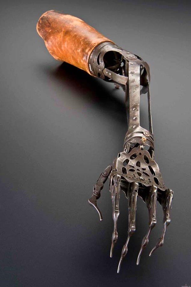 13. 1850 - 1910 yılları arasında kullanılan protez sol kol