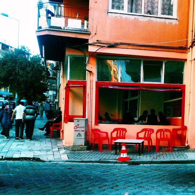 1) Emek Caddesi üzerindeki kahvehanelerden sadece biri