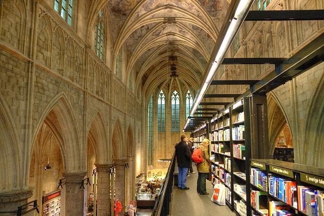 2. Boekhandel Dominicanen - Maastricht, Hollanda