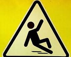 "Tutun Kollarımdan Düşerim Şimdi" Diye Bağıran 27 Düşme Gifi