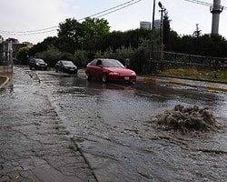 İstanbul'da Dereler Taştı, Yollar Göle Döndü