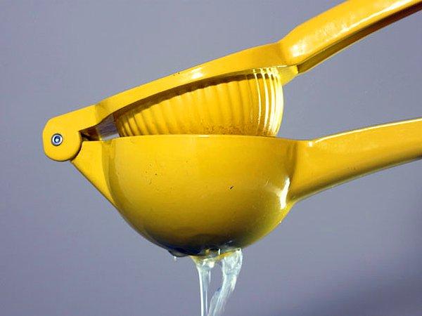 17. Limonu 15 saniye mikrodalgada bekletirseniz daha fazla suyu çıkar.