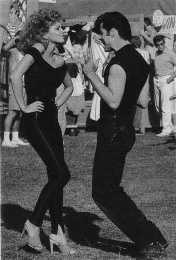 20. John Travolta ve Olivia Newton John  "GREASE" için prova yaparken.