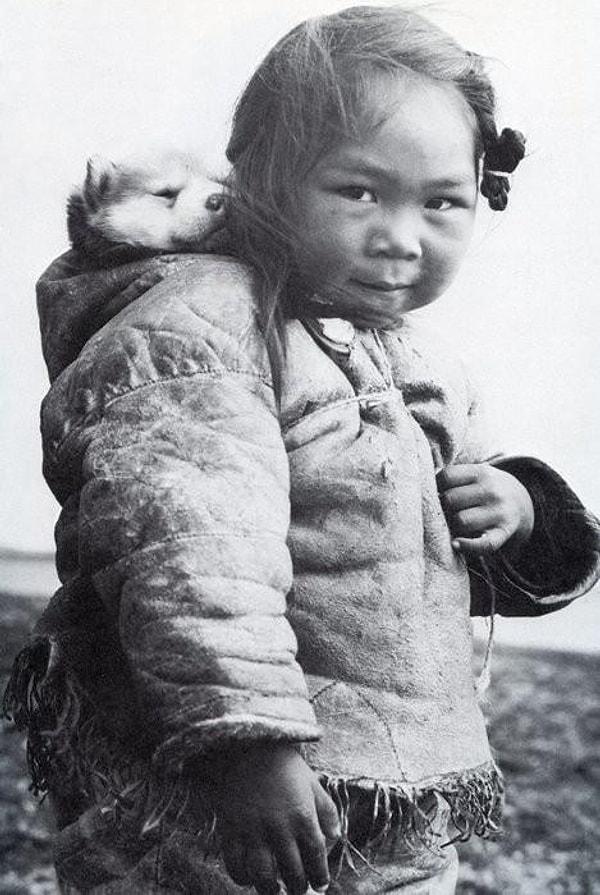 5. Eskimo Kız ve Husky Yavrusu