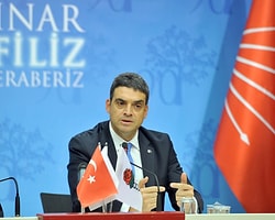 CHP PM Üyesi, İstanbul Milletvekili Umut Oran, parti bütünlüğünü bozmamak ve Cumhurbaşkanlığı seçimi gibi önemli bir süreç öncesinde kamuoyunda tartışmaya yol açmamak adına çatı adayı için imza verdiğini bildirdi.