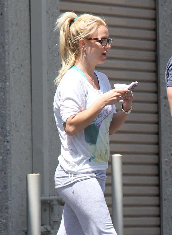 Britney, gene bir sürü kalori yaktım oh be! havasında.