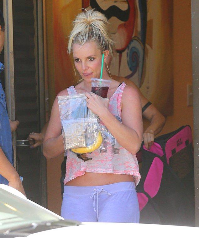 Britney, bir daha ki yemeğini hayal ediyor.