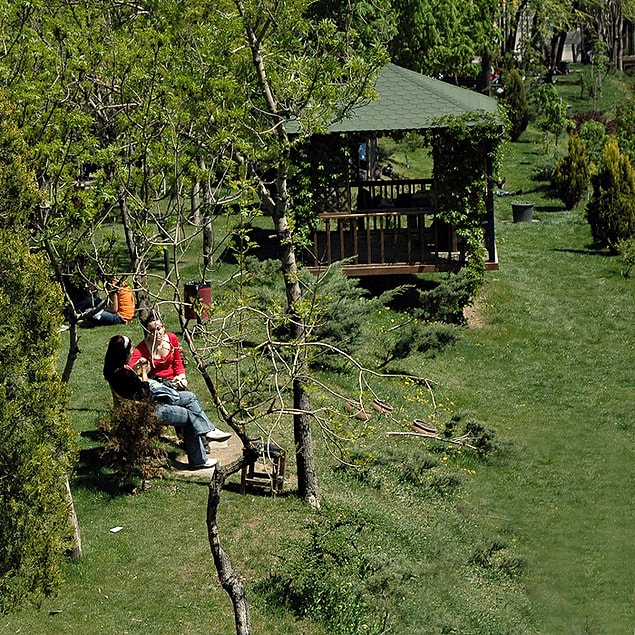 4. aralarda alt bahçeye inmek