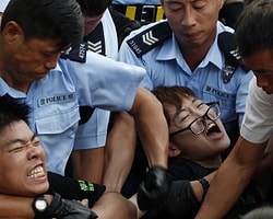 Hong Kong: Demokrasi Eyleminde 500 Gözaltı