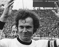 Franz Beckenbauer'e Ait Forma Açık Arttırmada 5 Bin Sterlin'e Satıldı
