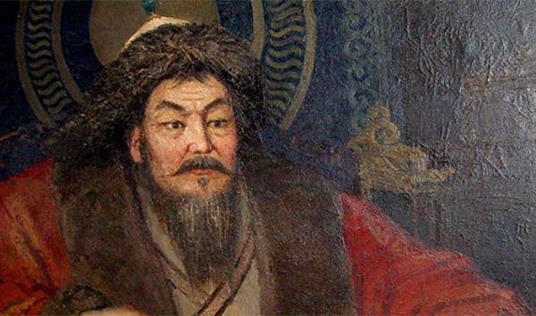 11. Perslilerin Cengiz Han’ın elçisini ona kafası kesilmiş bir şekilde geri göndermeleri ve Moğolistan’ın azabını yaşamaları
