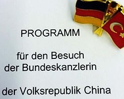 Çin'e Giden Merkel'in Türk Bayraklı Skandalı