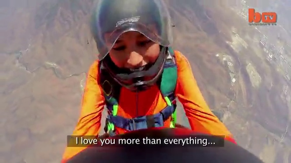 Havada Edilen Evlenme Teklifinde Yüzüğü Düşürmek