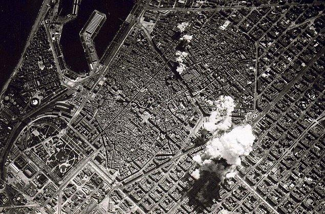 27. Diktatör Franco'ya bağlı Ulusal Hava Kuvvetleri tarafından havadan bombalanan Barcelona, 1938